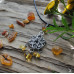 Кулон "Солнечный цветок" в технике кольчужного плетения с янтарем свободной формы