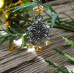 Кулон "Солнечный цветок" в технике кольчужного плетения с янтарем свободной формы