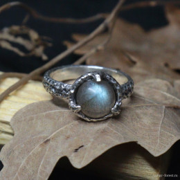 Серебряное кольцо "Лунная поверхность" с зеленовато-голубым лабрадором