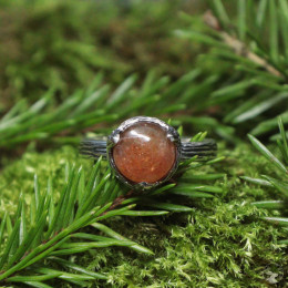 Серебряное кольцо с гелиолитом и фактурой коры
